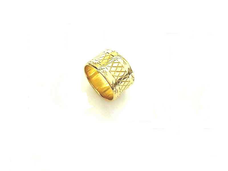 18CT GOLD, LADY'S PATTERNED WEDDING RING 1